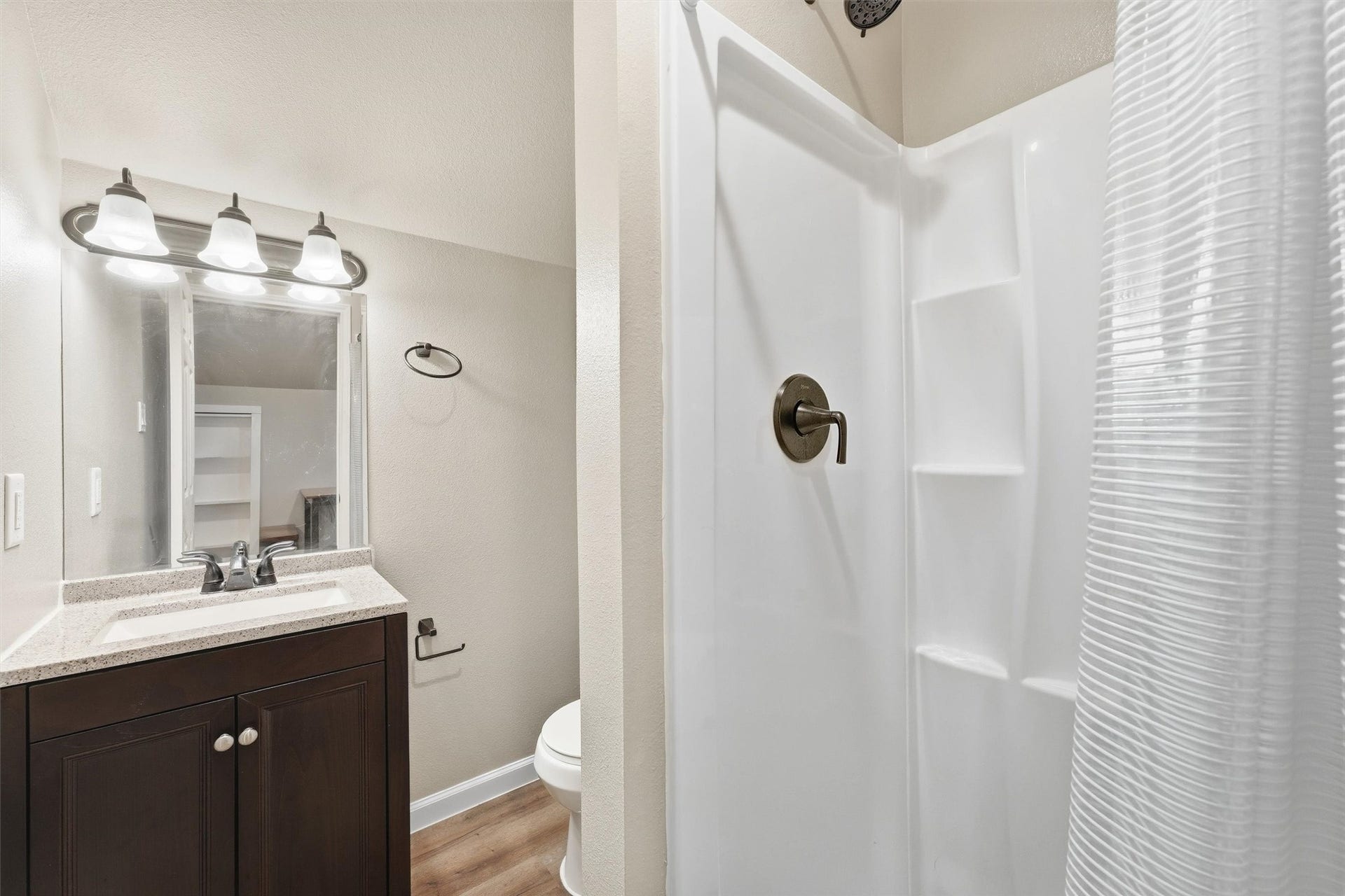6715 Arlington Drive, Manvel, TX 77578 Apartment Washroom