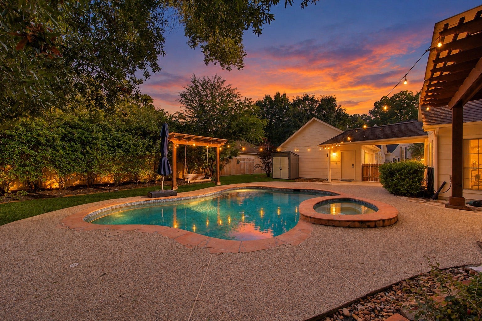 5814 Woodland Creek Drive, Kingwood, TX 77345 Large pool and spa with lagoon style color finish and Pebble Tec for durability. Photo has been digitally altered using generative ai for virtual staging. Buyer to verify all.