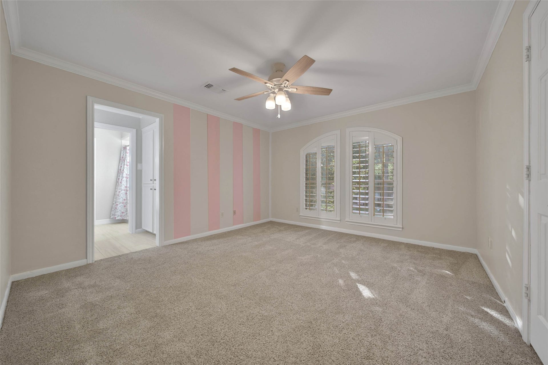 5814 Woodland Creek Drive, Kingwood, TX 77345 Upstairs bedrooms are spacious and feature large closets and every bedroom has access to a bath. Plantation shutters in all the bedrooms.
