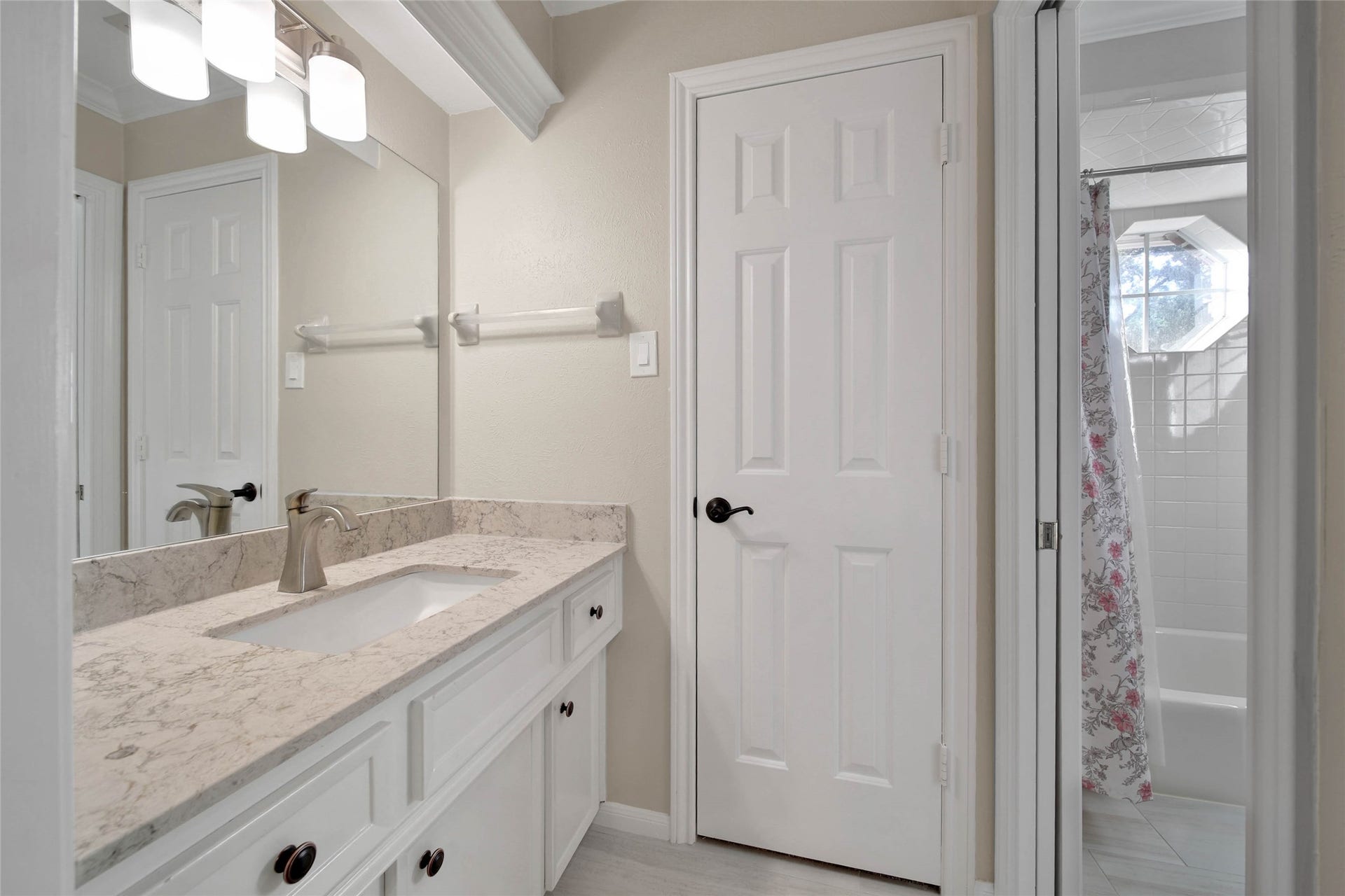 5814 Woodland Creek Drive, Kingwood, TX 77345 Upstairs features two Hollywood baths! Updated vanities with granite countertops and huge closets. So much storage!