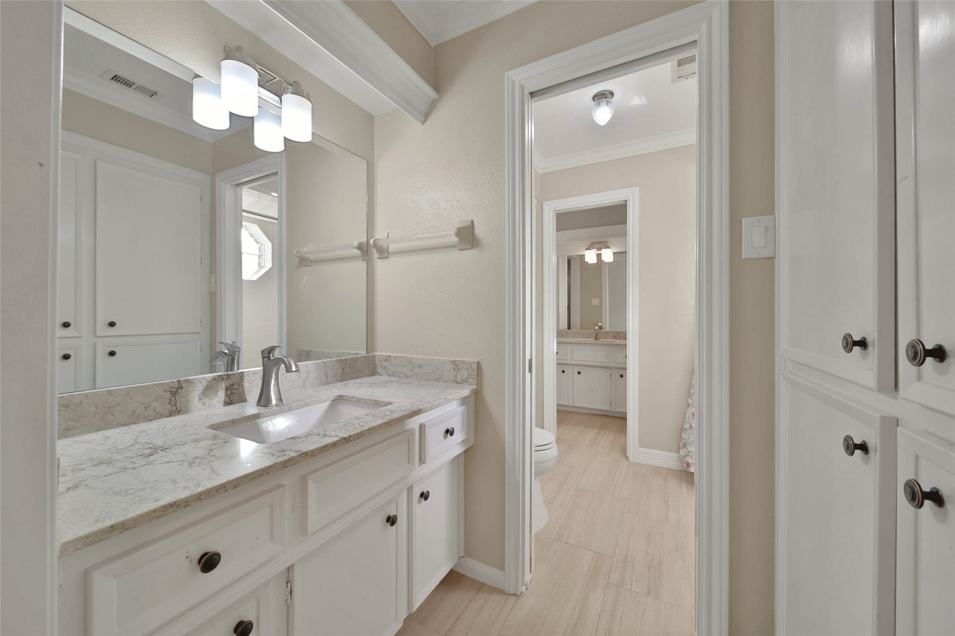 5814 Woodland Creek Drive, Kingwood, TX 77345 The upstairs has two Hollywood baths and features lots of storage!