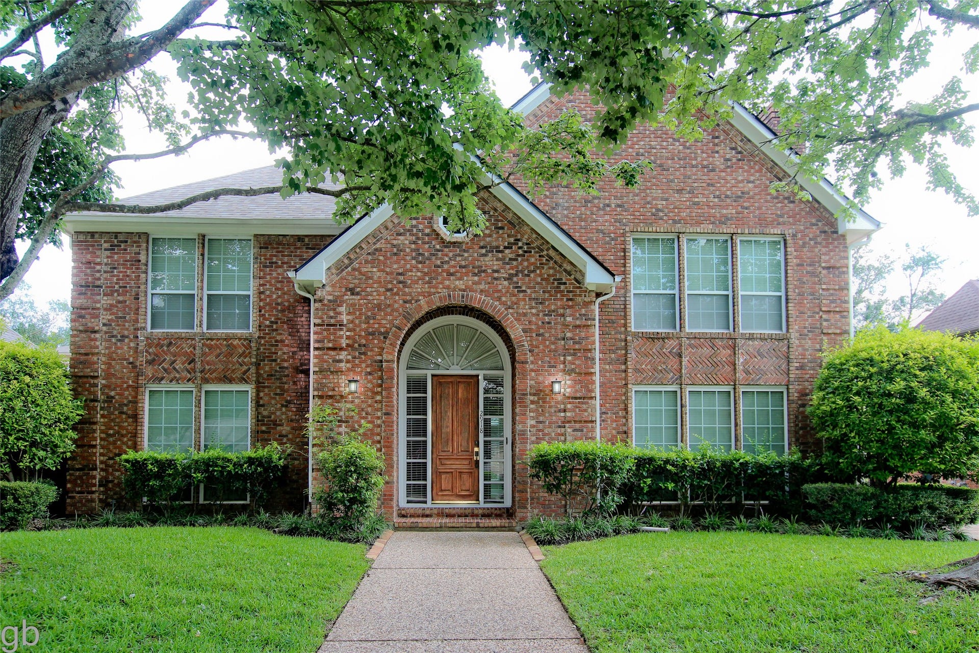 2918 Deer Creek Drive, Sugar Land, TX 77478 Actual elevation. Sprinkler System, All brick facade! Recent windows and roof in 10/2024!