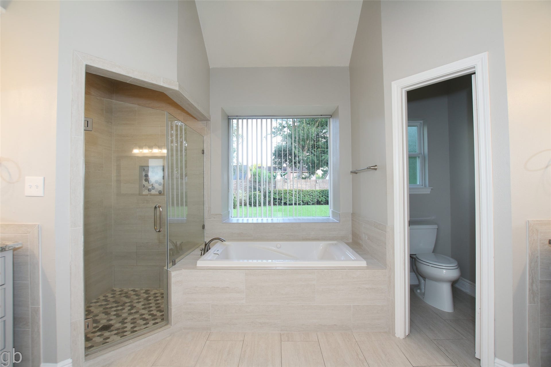 2918 Deer Creek Drive, Sugar Land, TX 77478 Primary, Jetted tub