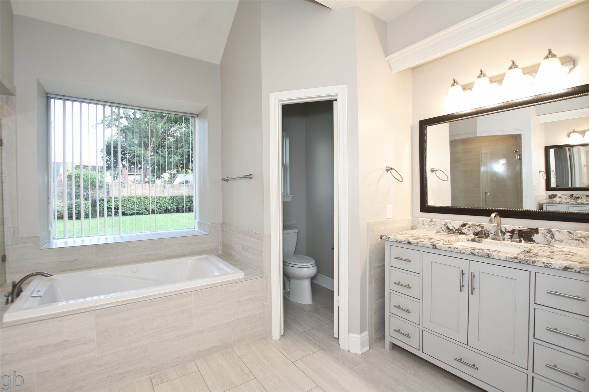2918 Deer Creek Drive, Sugar Land, TX 77478 Primary Bath, Right