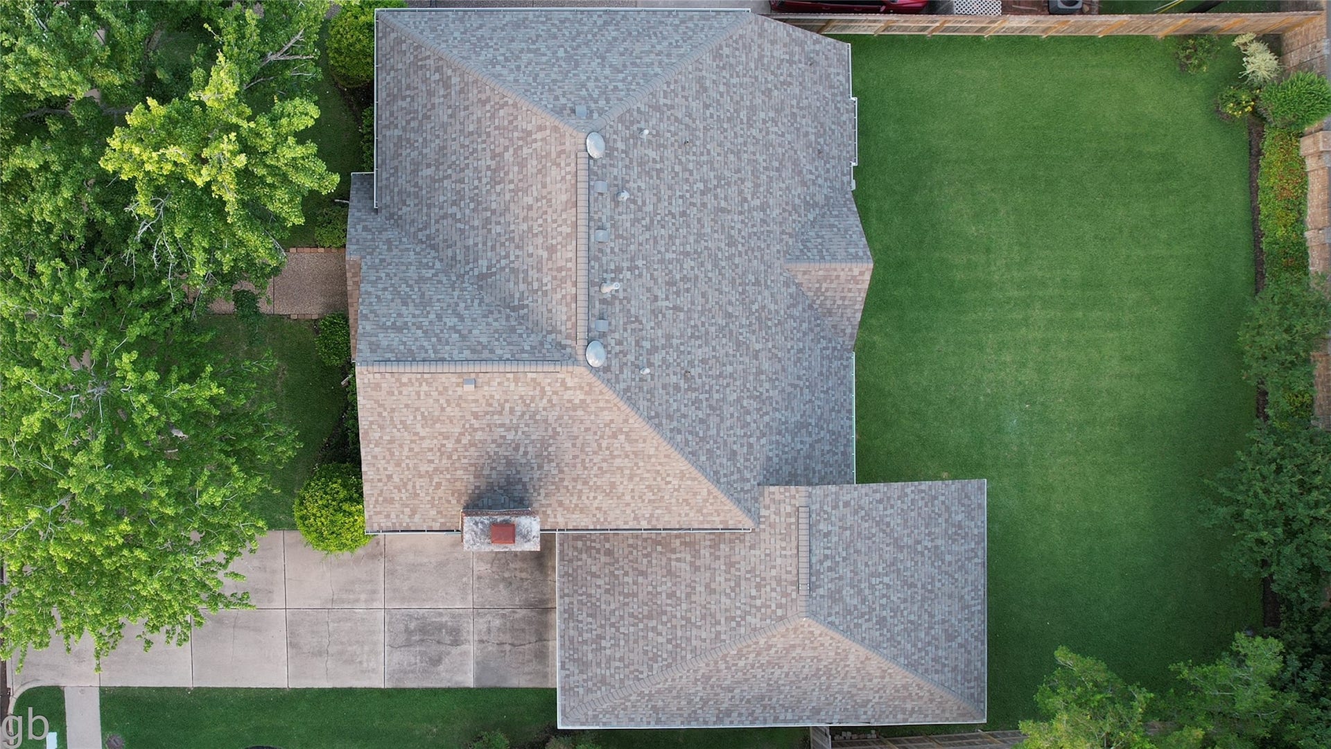 2918 Deer Creek Drive, Sugar Land, TX 77478 recent roof