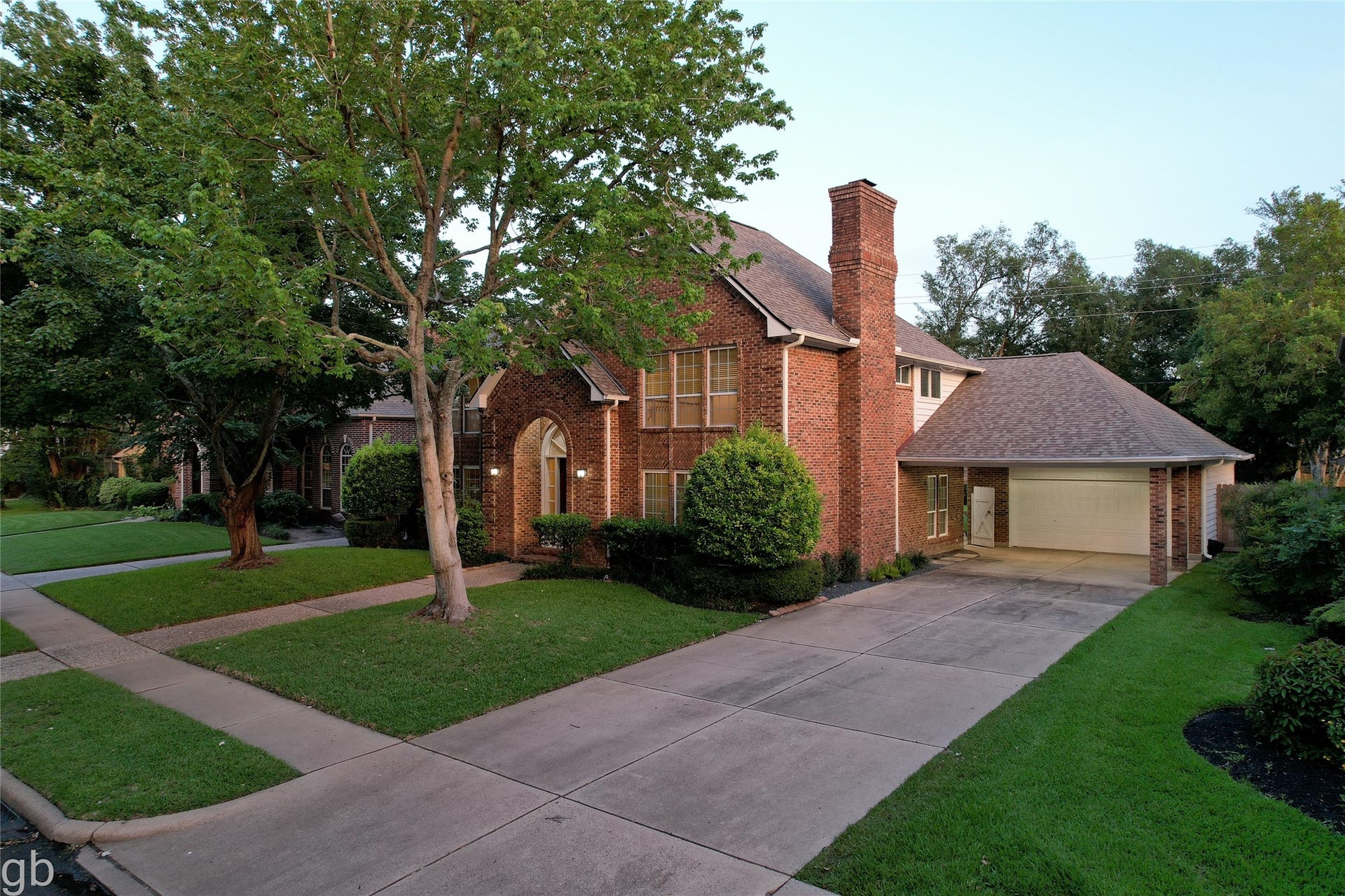 2918 Deer Creek Drive, Sugar Land, TX 77478 Double wide driveway, Porte Cochere