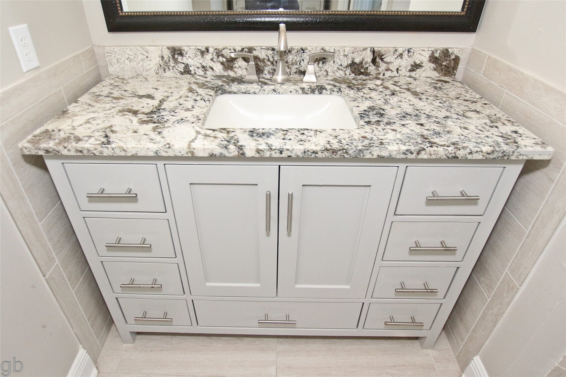 2918 Deer Creek Drive, Sugar Land, TX 77478 Primary Bath Cabinet