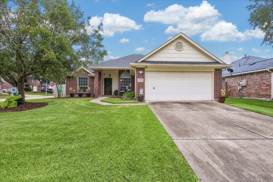 Property photo for 16603 Lighthouse View Drive NW, Friendswood, TX