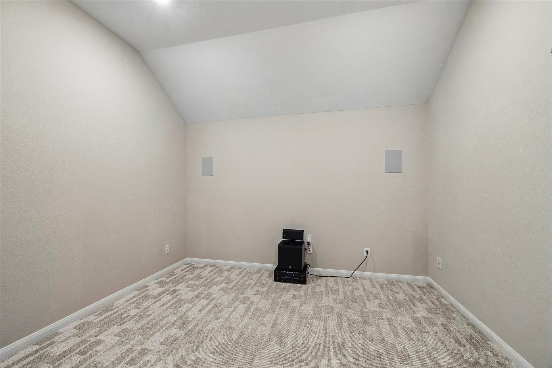7203 Lake View Terrace Drive, Pearland, TX 77584 Surround sound speakers in media room