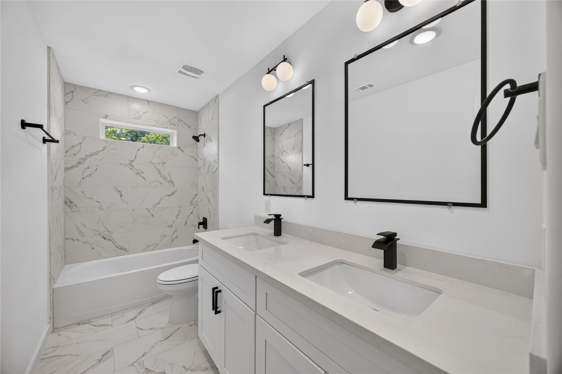 8210 Sterlingshire Street, #B, Houston, TX 77078 Secondary bath