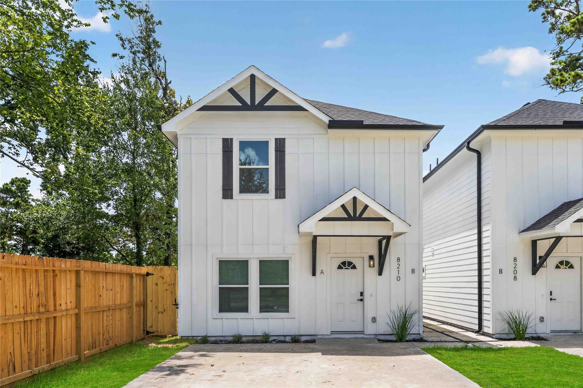 8210 Sterlingshire Street, #B, Houston, TX 77078 Welcome home!
