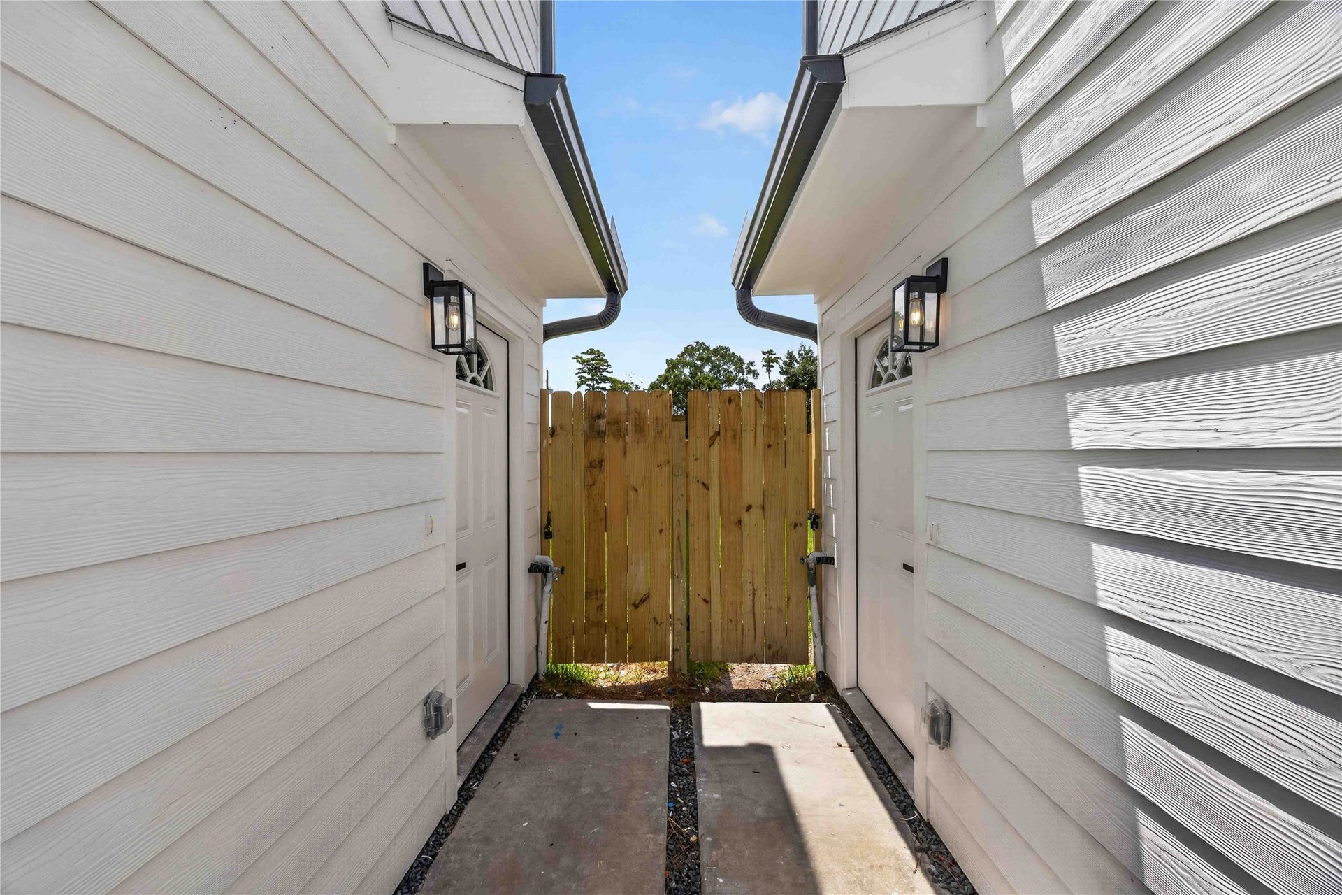 8210 Sterlingshire Street, #B, Houston, TX 77078 Entrance