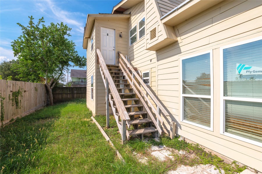 Property photo for 7003 Schlitz Lane, #B, Hitchcock, TX