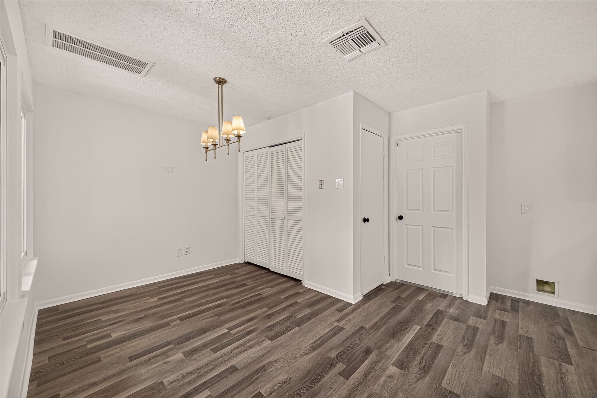 12747 Ashford Knoll Drive, Houston, TX 77082 Laundry room and access to the garage.