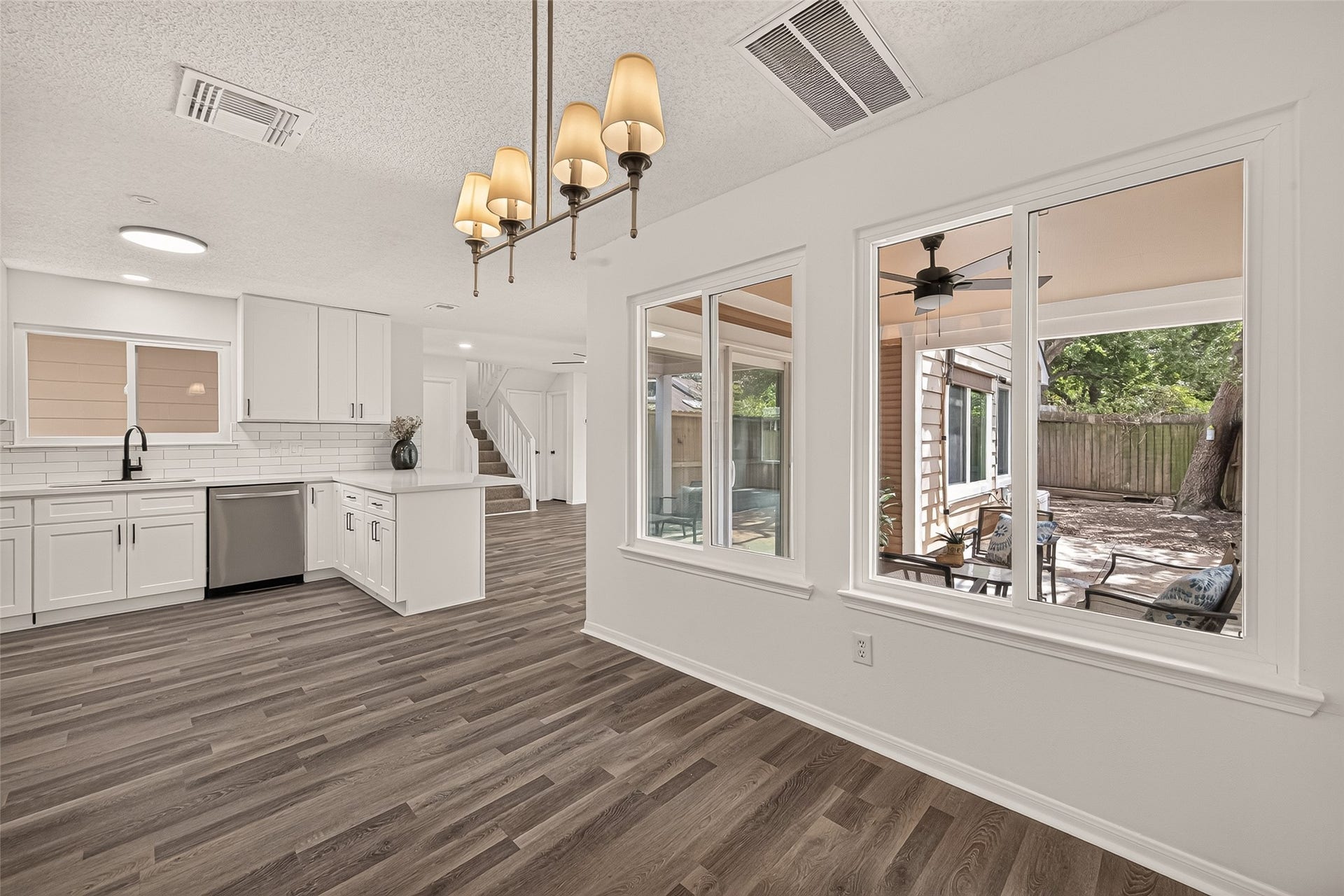 12747 Ashford Knoll Drive, Houston, TX 77082 Another view from the breakfast area.