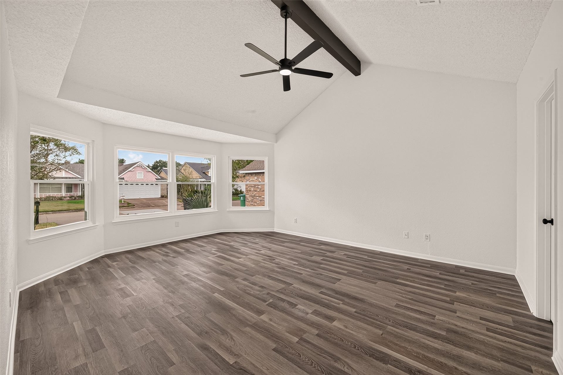 12747 Ashford Knoll Drive, Houston, TX 77082 Spacious primary bedroom with vaulted ceilings, exposed beams and large windows for ample natural light
