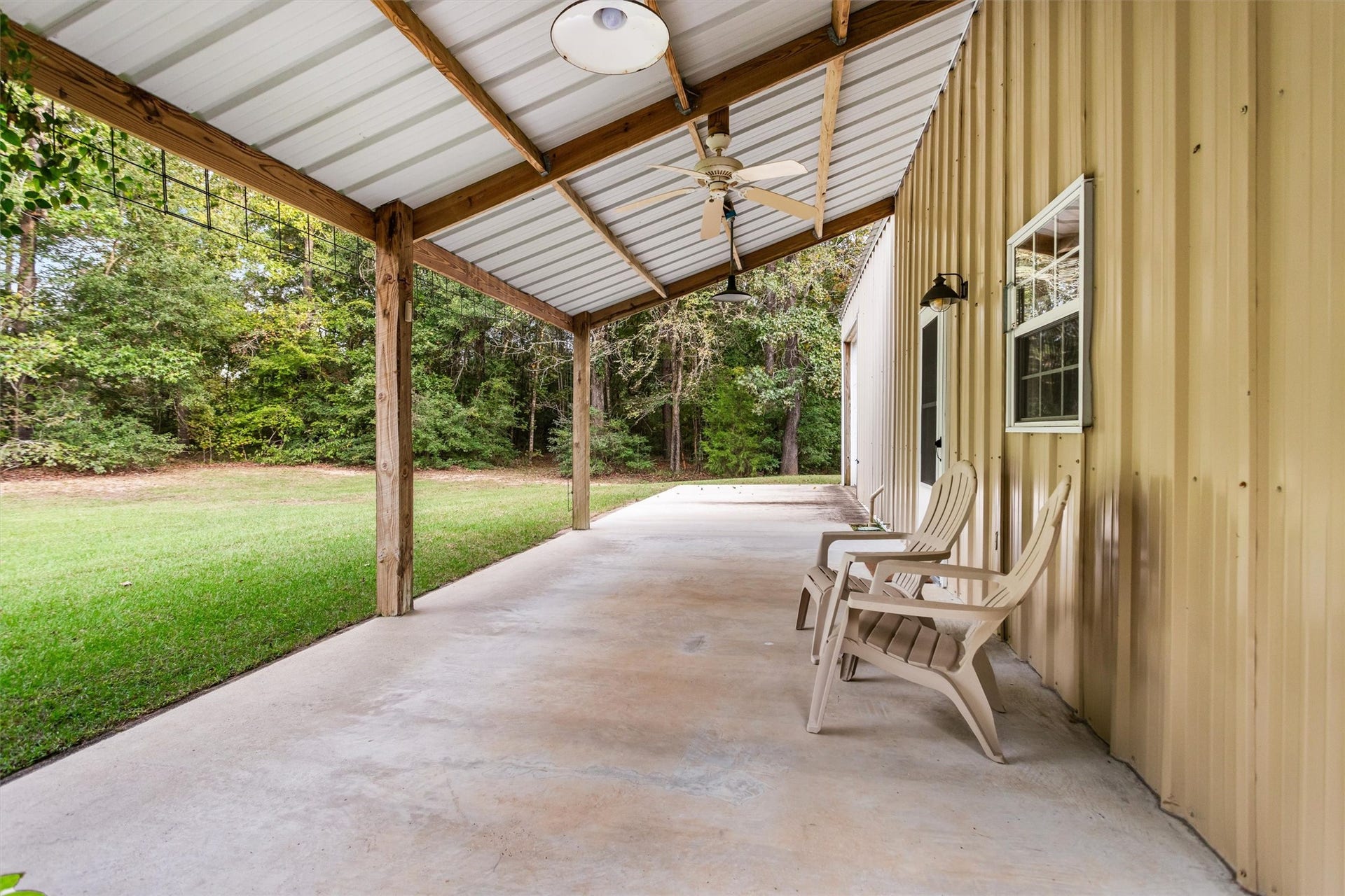 18181 Rabon Chapel Road, Montgomery, TX 77316 Guest quarters with their own covered porch