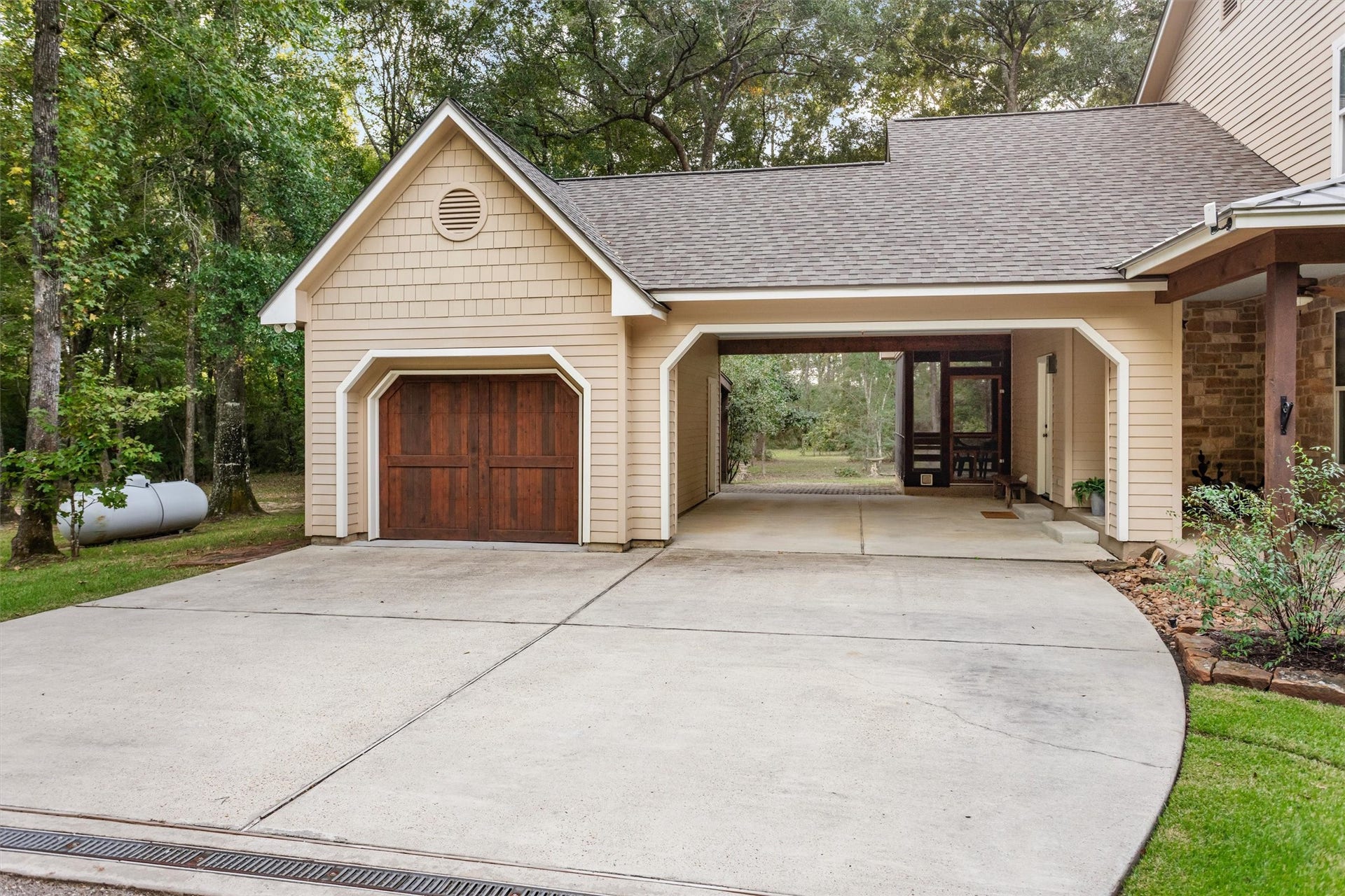 18181 Rabon Chapel Road, Montgomery, TX 77316 Attached garage and carport for extra parking