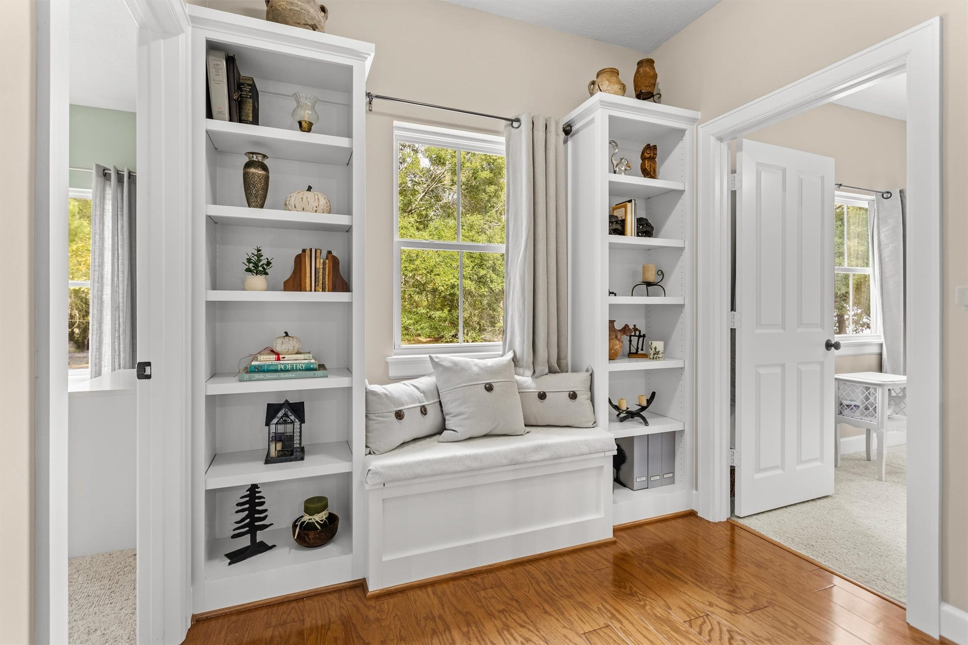 18181 Rabon Chapel Road, Montgomery, TX 77316 Built-in reading nook with a window seat