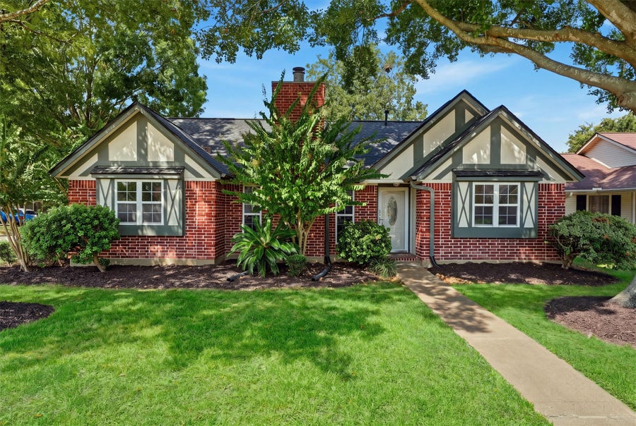 Property photo for 3734 Sweetbriar Drive, Pasadena, TX