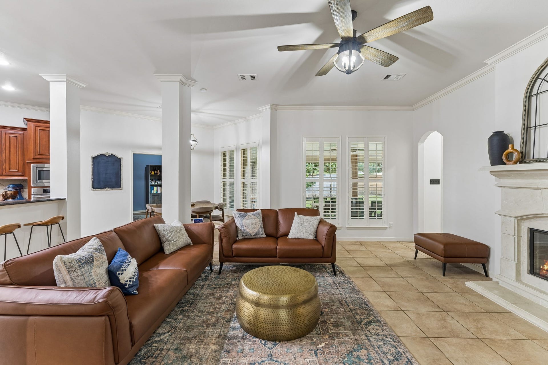 2927 Auburn Creek Lane, League City, TX 77573 Additional living room view showcasing multiple windows, ceiling fan, and plenty of room for entertaining.