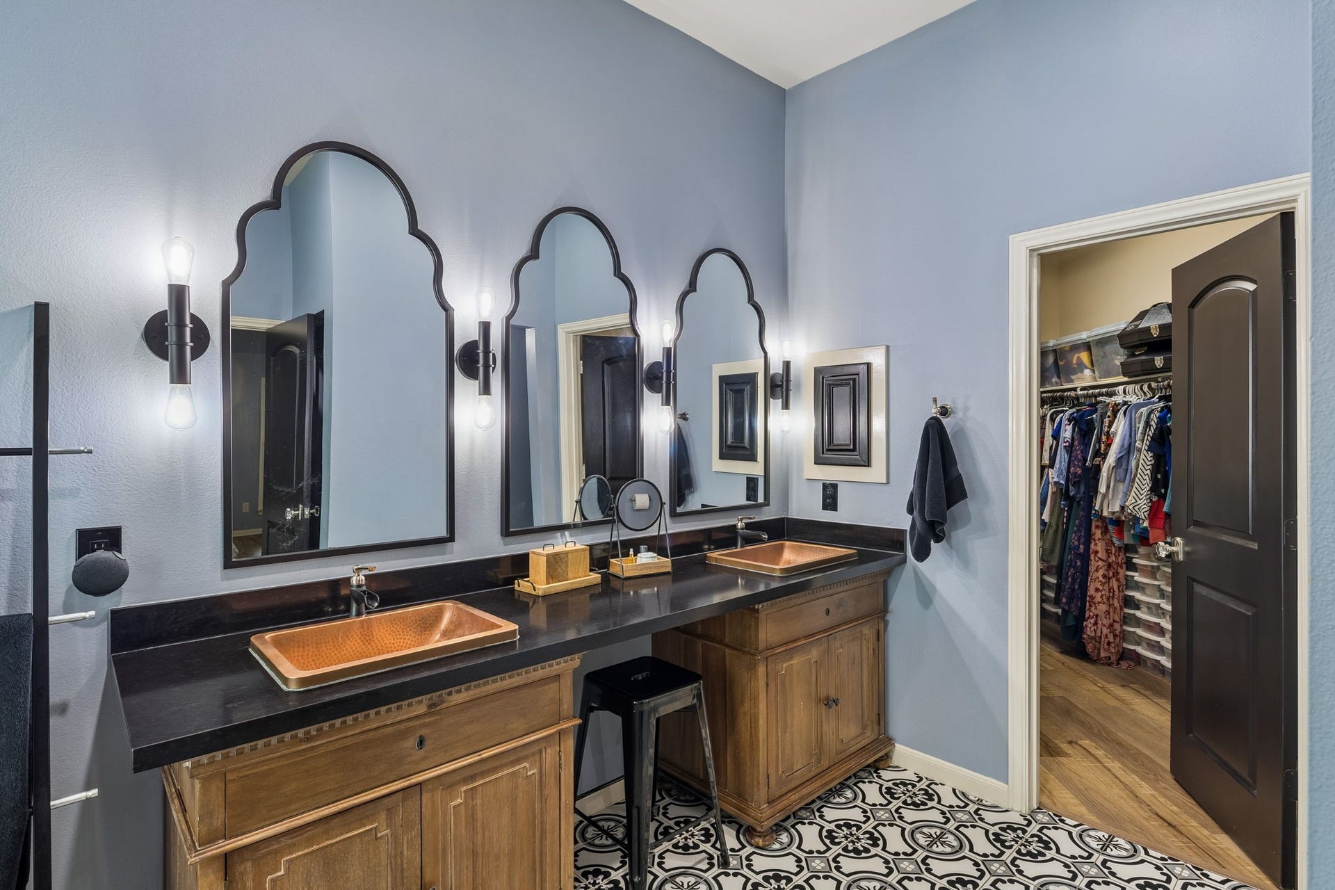 2927 Auburn Creek Lane, League City, TX 77573 Dual vanities with ample cabinetry, large mirrors, and generous counter space.