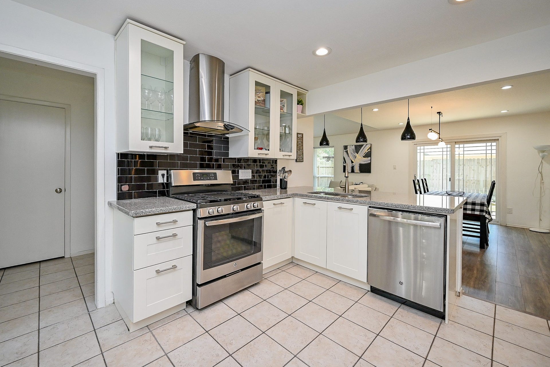5 Rock Pine Court, The Woodlands, TX 77381 5 Rock Pine Court, The Woodlands, TX 77381