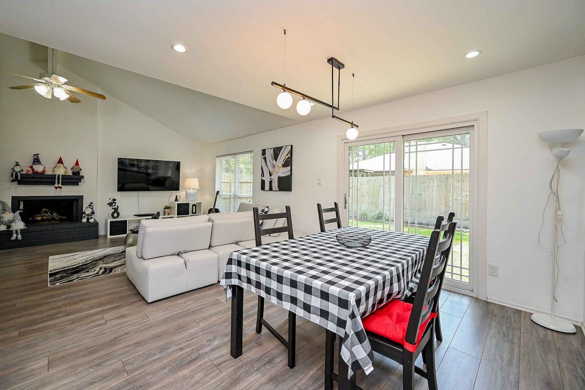 5 Rock Pine Court, The Woodlands, TX 77381 5 Rock Pine Court, The Woodlands, TX 77381