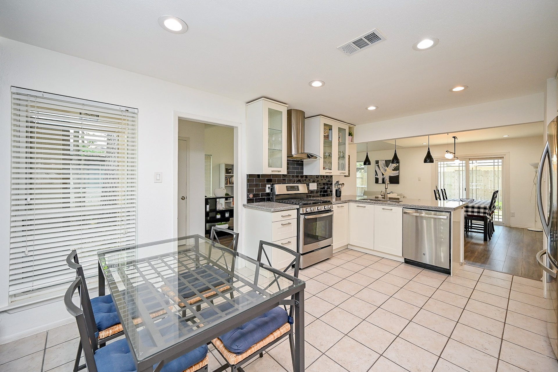 5 Rock Pine Court, The Woodlands, TX 77381 5 Rock Pine Court, The Woodlands, TX 77381