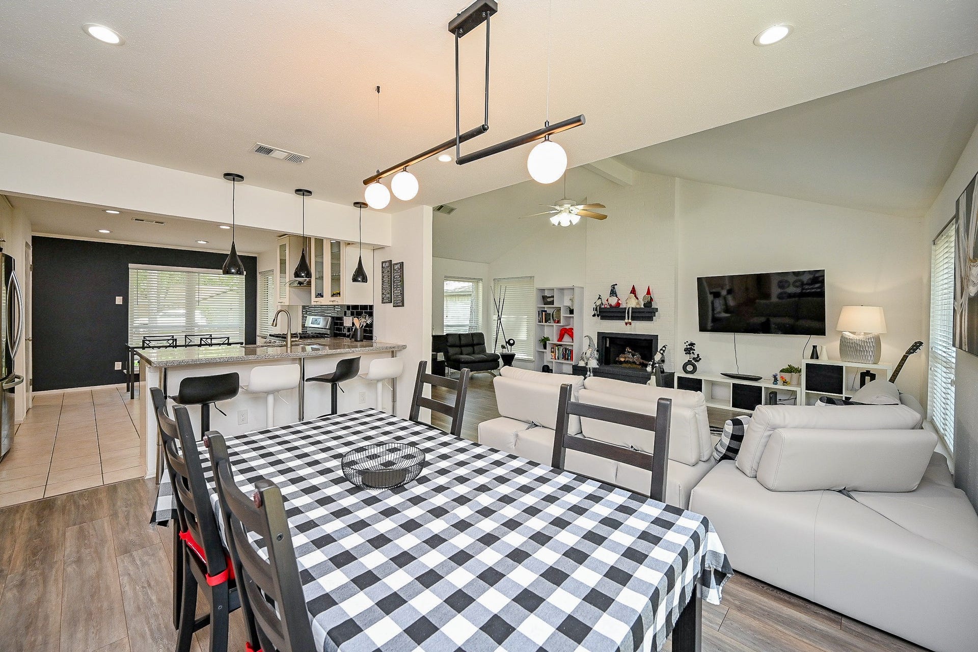 5 Rock Pine Court, The Woodlands, TX 77381 5 Rock Pine Court, The Woodlands, TX 77381