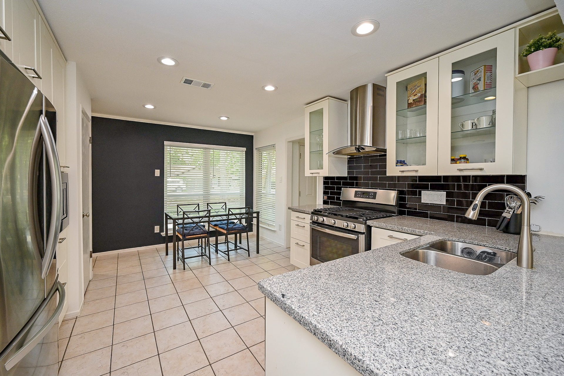 5 Rock Pine Court, The Woodlands, TX 77381 5 Rock Pine Court, The Woodlands, TX 77381