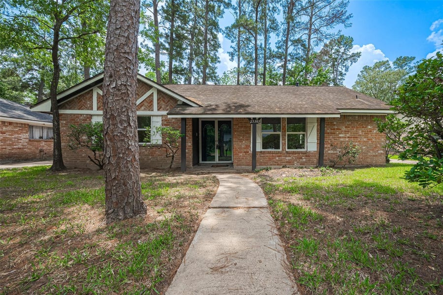 Property photo for 25303 Lynbriar Lane, Spring, TX