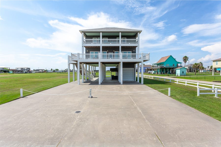 Property photo for 1255 Cloon Street, Crystal Beach, TX