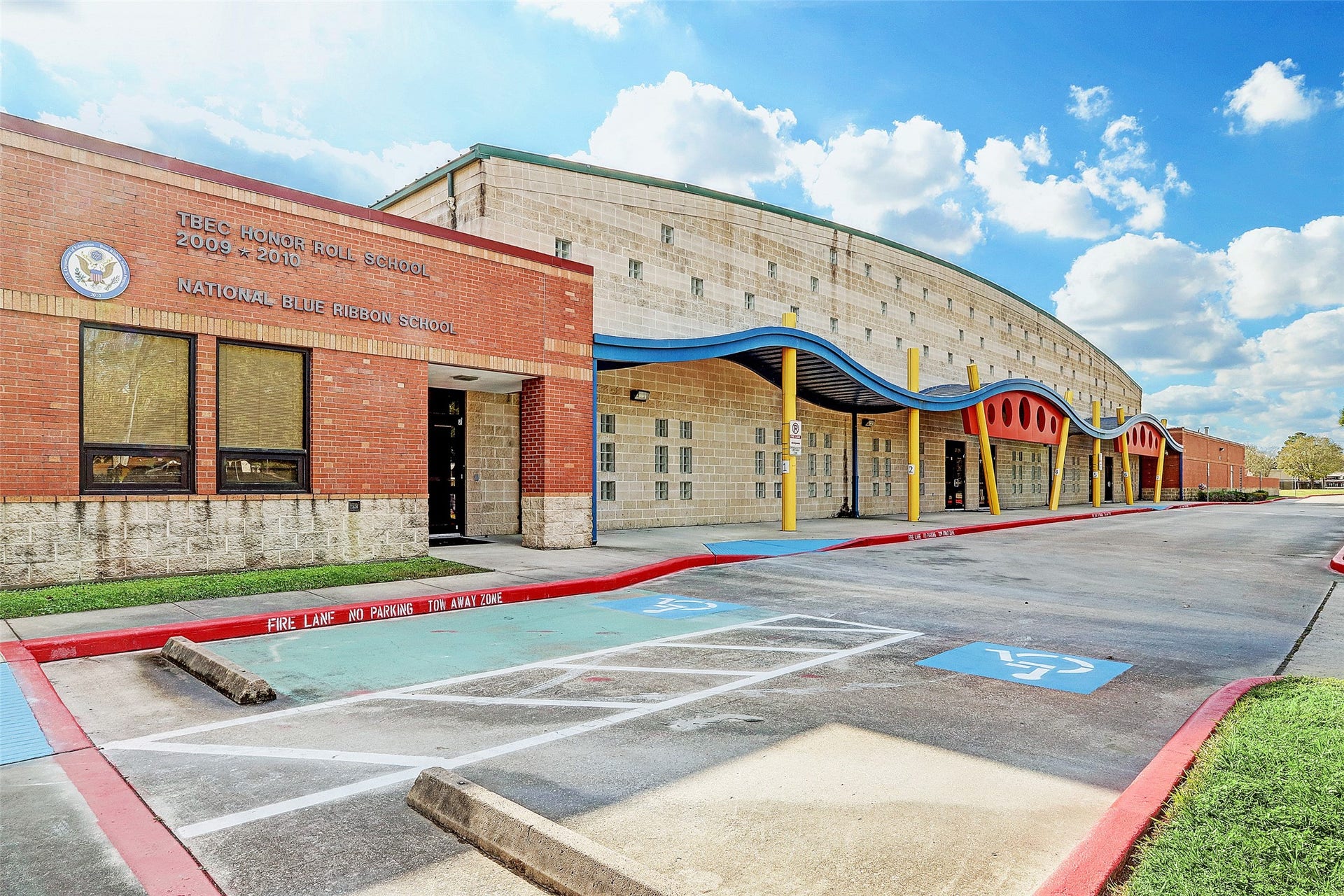 1519 Candlelight Lane, Houston, TX 77018 Zoned to highly sought after Oak Forest Elementary
