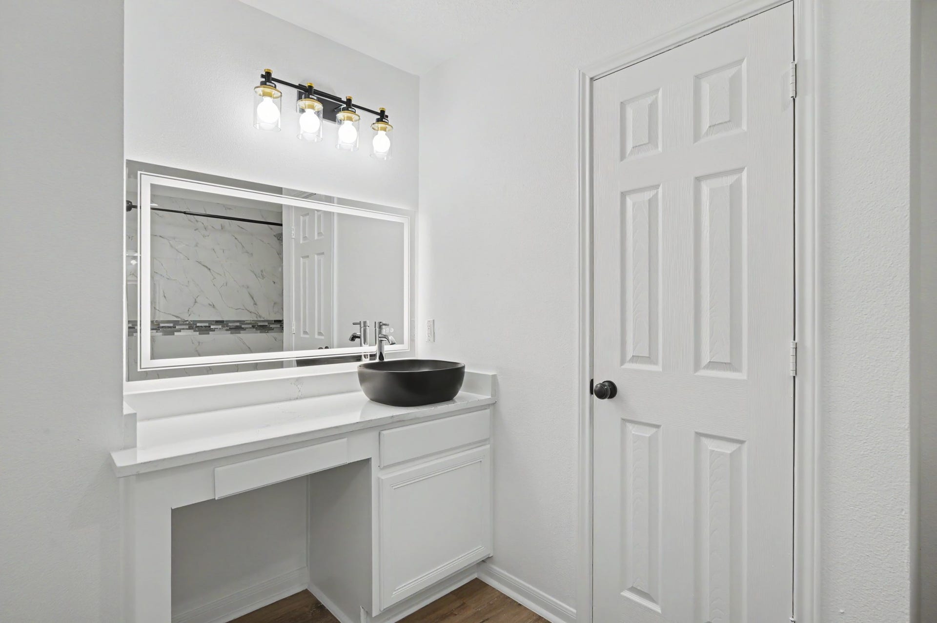 6894 Stillwater Drive, Willis, TX 77318 Modern vanity in primary bathroom