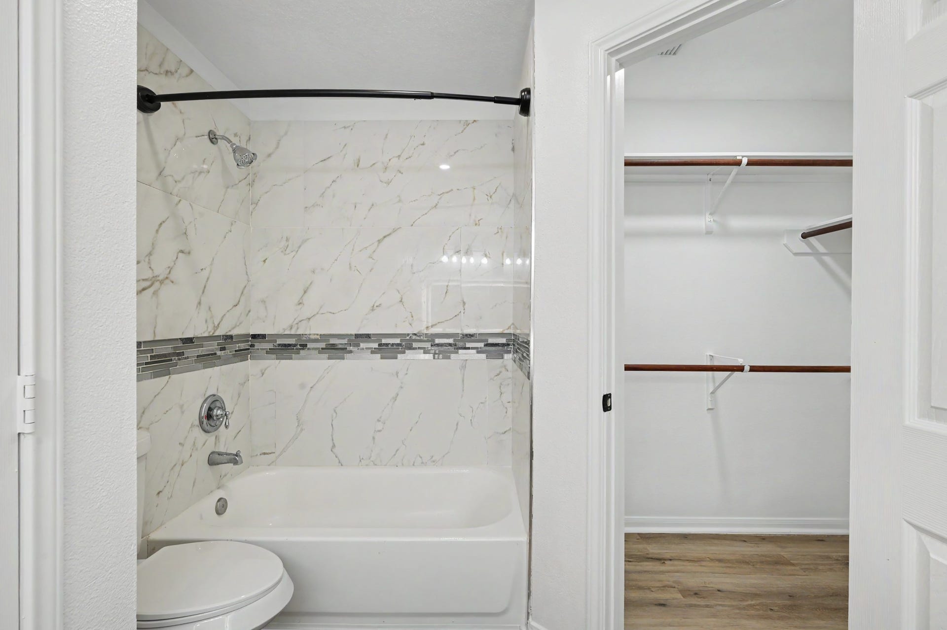 6894 Stillwater Drive, Willis, TX 77318 Primary Bathroom Suite located upstairs