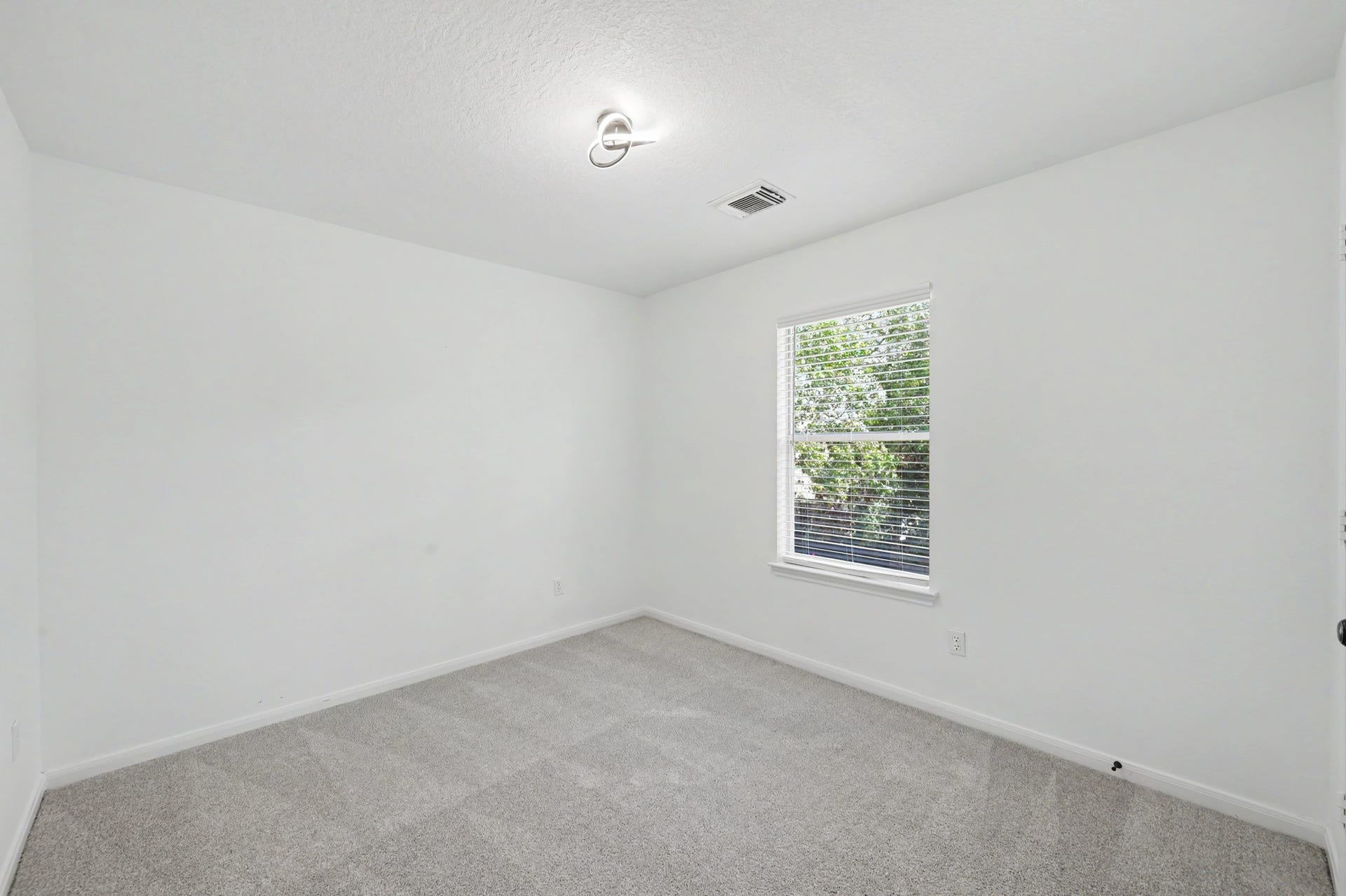 6894 Stillwater Drive, Willis, TX 77318 Bedroom 3 upstairs