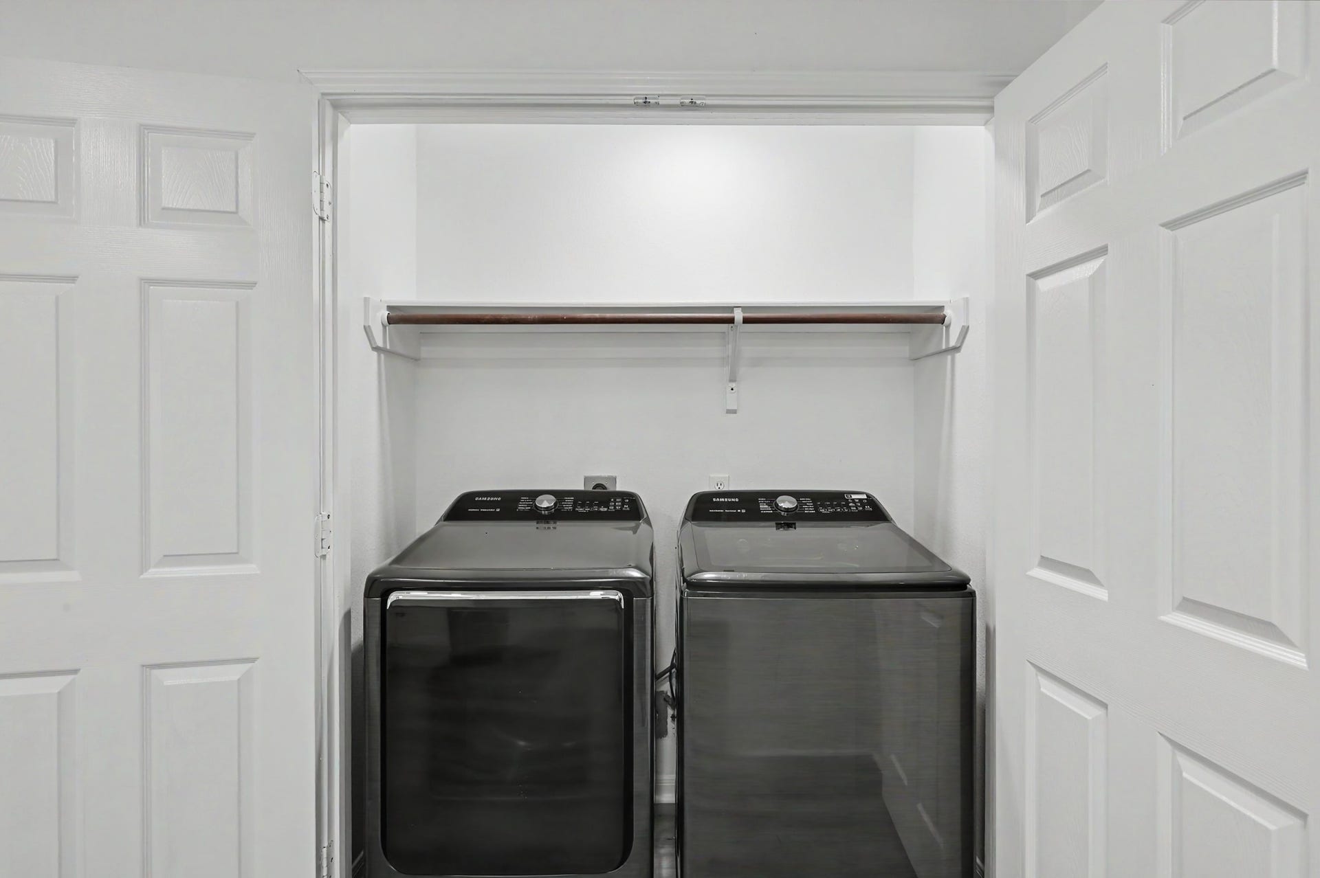 6894 Stillwater Drive, Willis, TX 77318 Washer and dryer included.