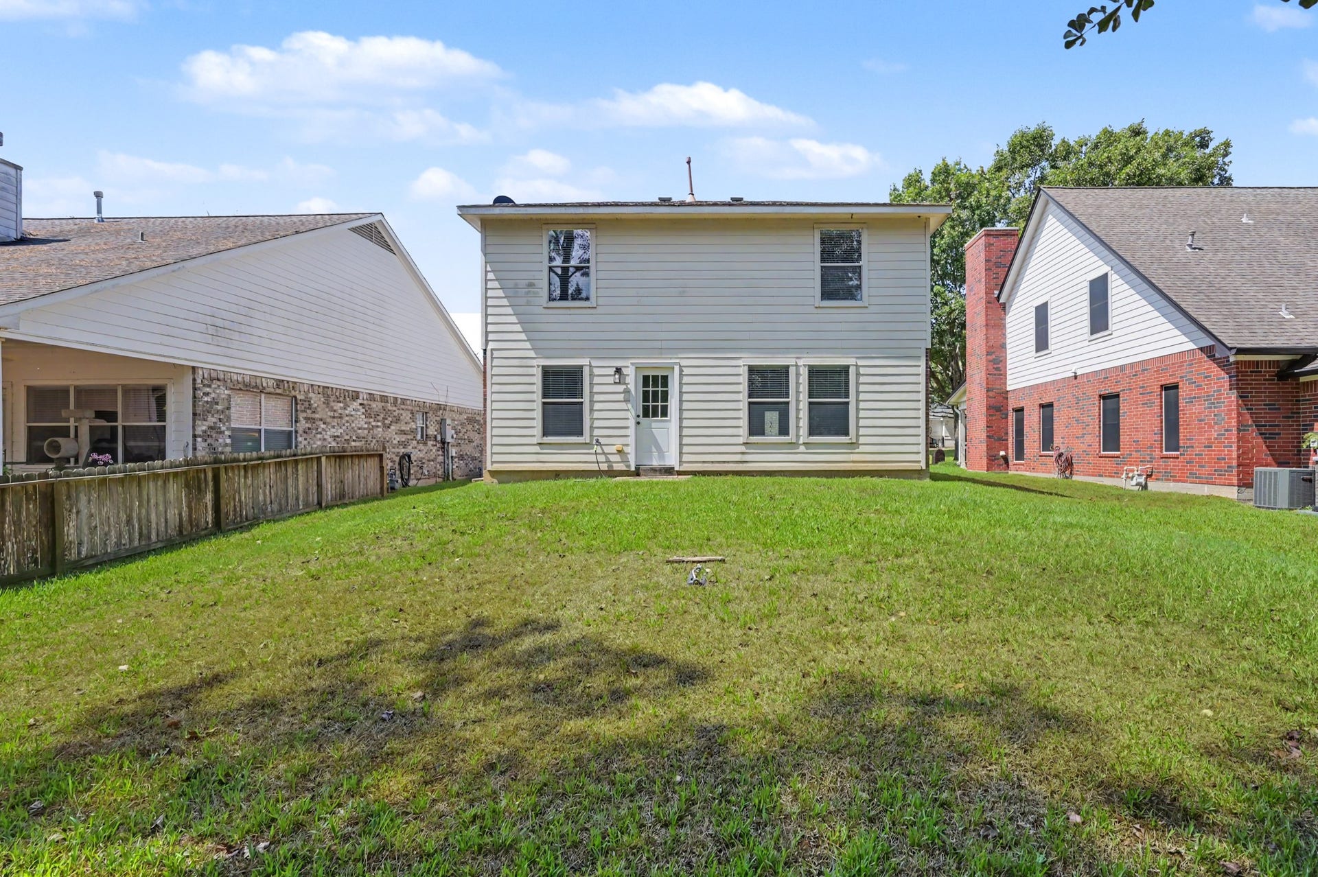 6894 Stillwater Drive, Willis, TX 77318 Plenty of room for entertaining and fun!