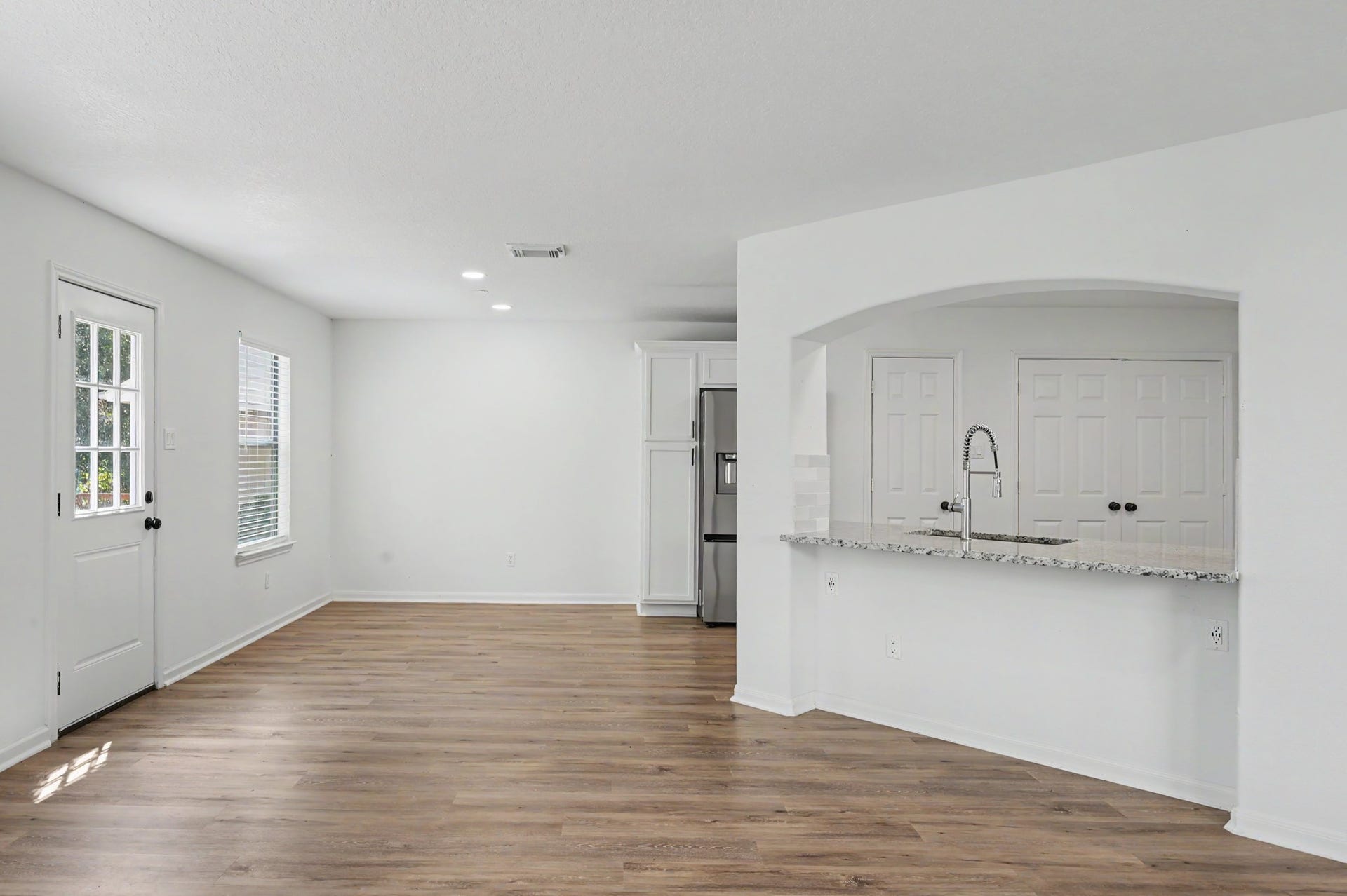 6894 Stillwater Drive, Willis, TX 77318 Open Floorplan