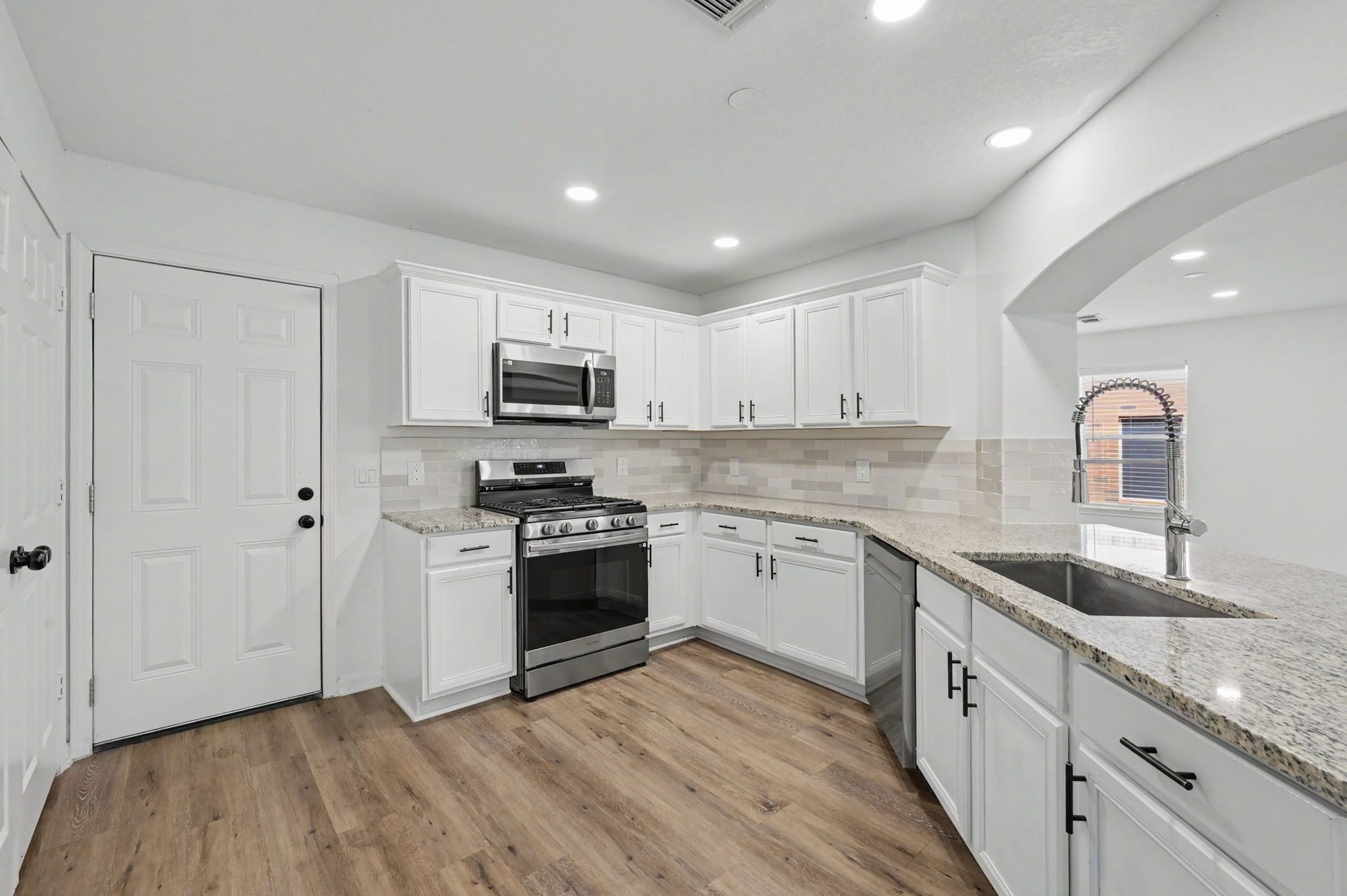 6894 Stillwater Drive, Willis, TX 77318 Modern kitchen with granite countertops