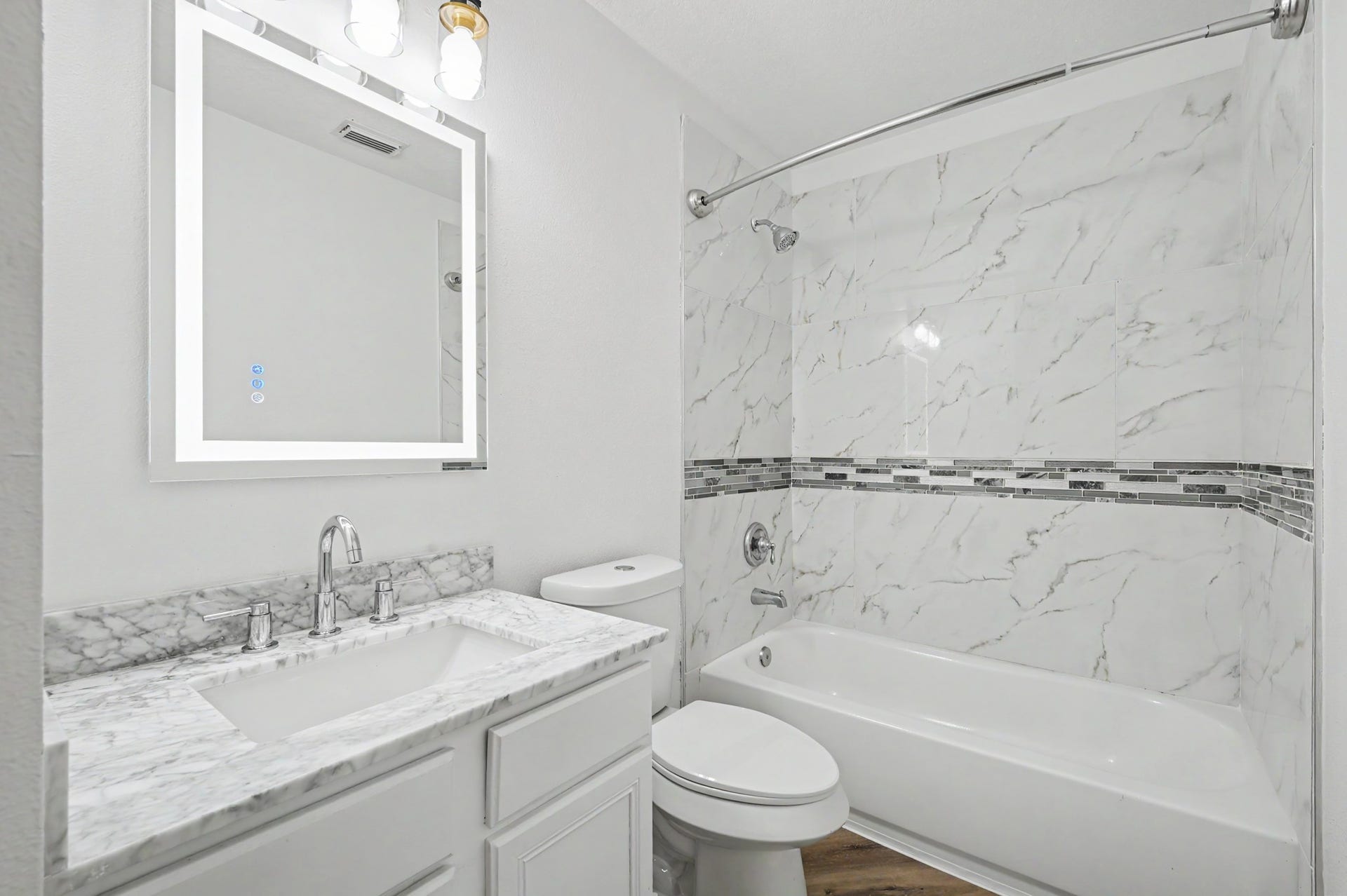 6894 Stillwater Drive, Willis, TX 77318 Secondary bathroom