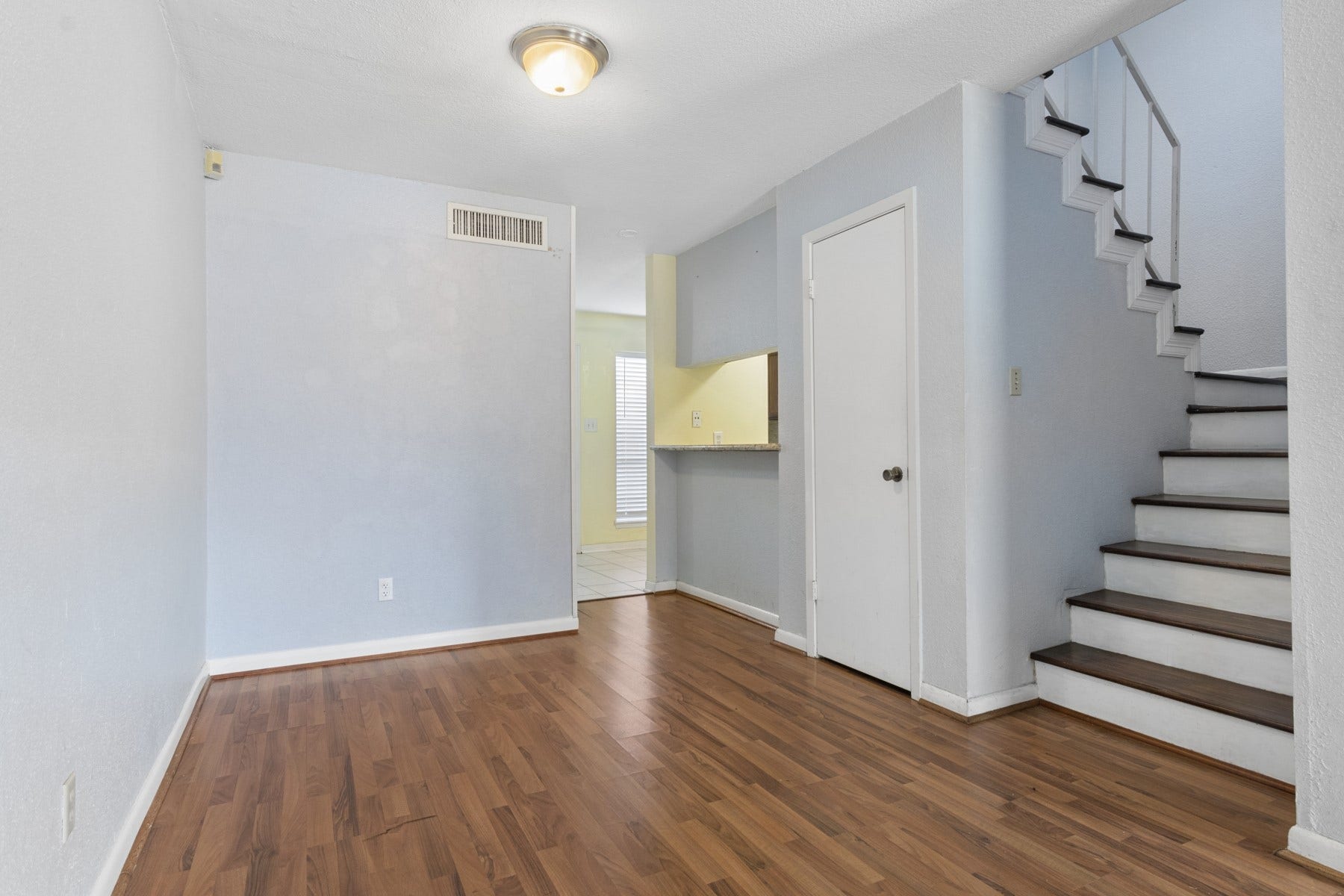 Dining Area (10x10)