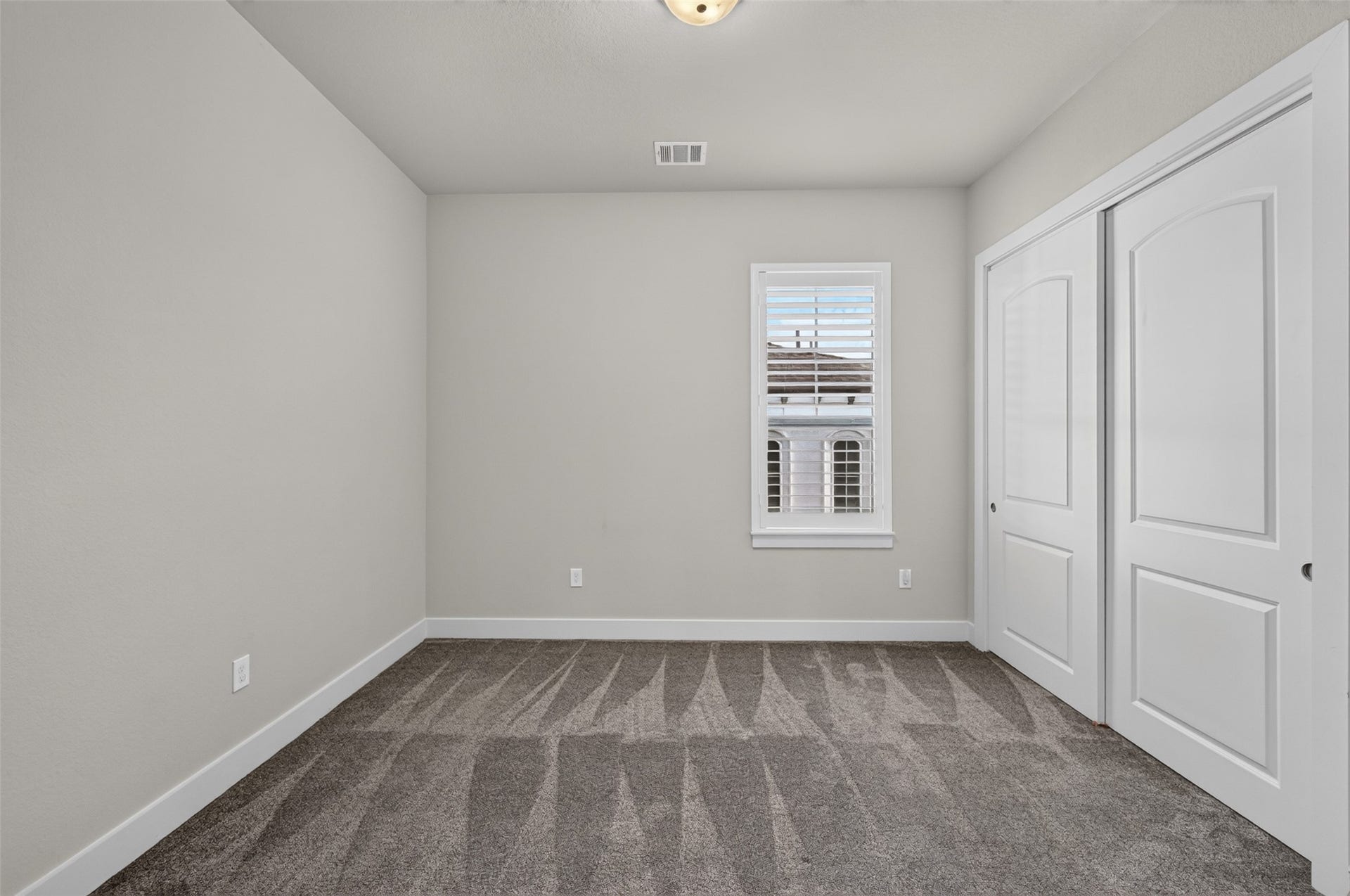 2711 Kennedy Street, Houston, TX 77003 3rd floor en-suite bedroom