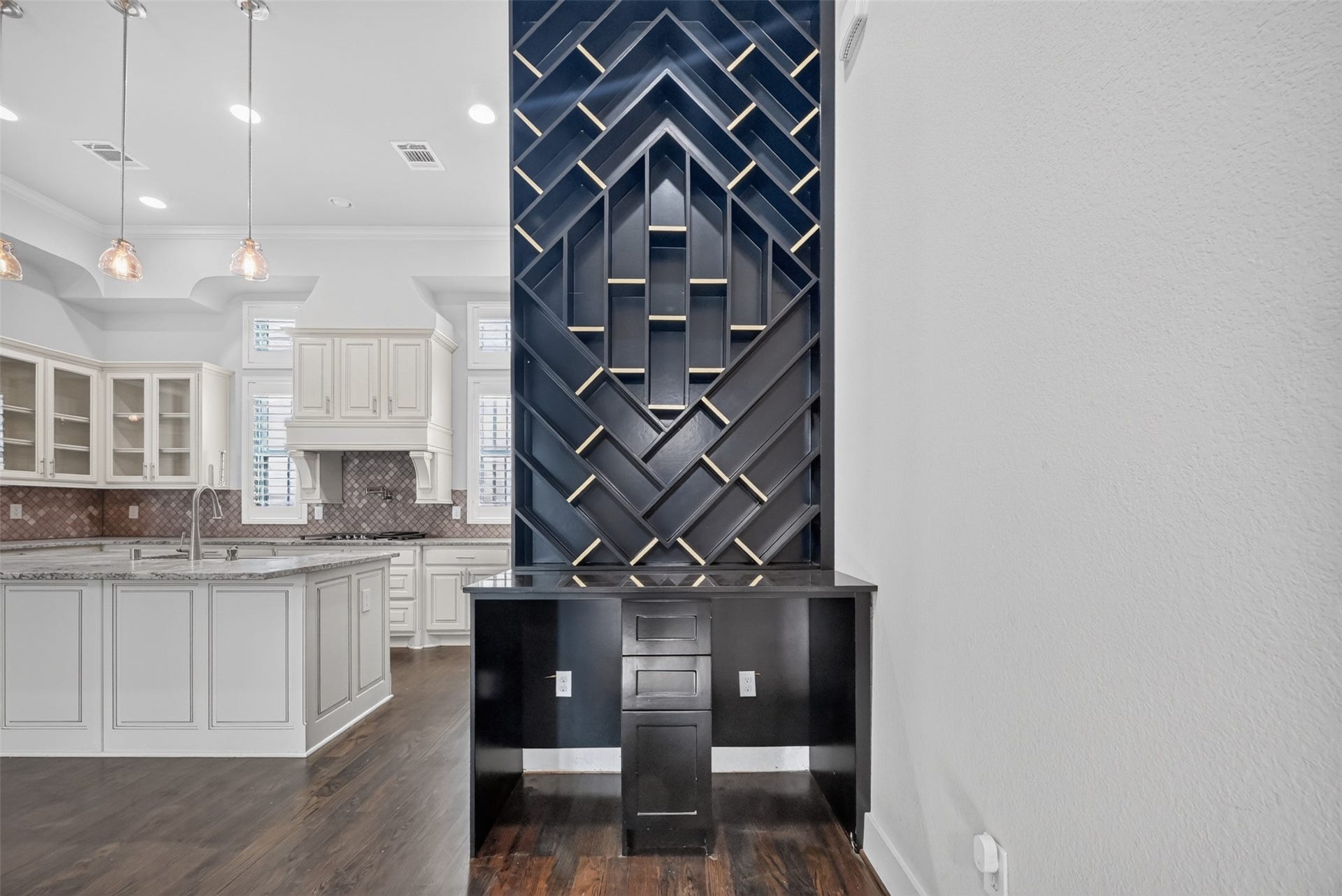2711 Kennedy Street, Houston, TX 77003 Custom built dry bar