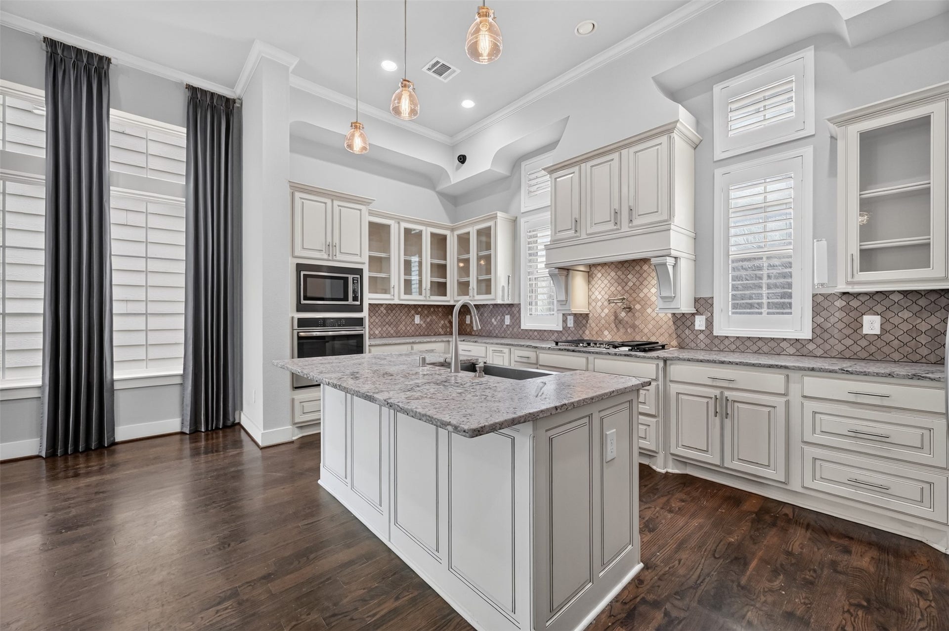 2711 Kennedy Street, Houston, TX 77003 2711 Kennedy Street, Houston, TX 77003