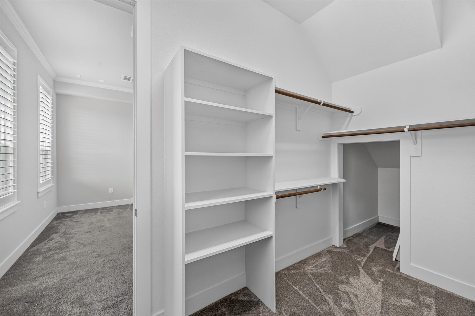 2711 Kennedy Street, Houston, TX 77003 Generous size primary closets