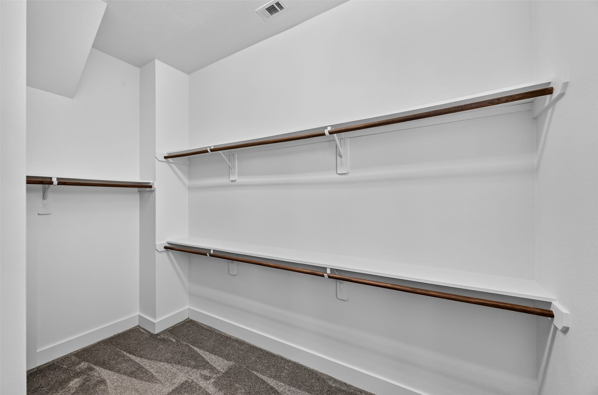 2711 Kennedy Street, Houston, TX 77003 Primary closet