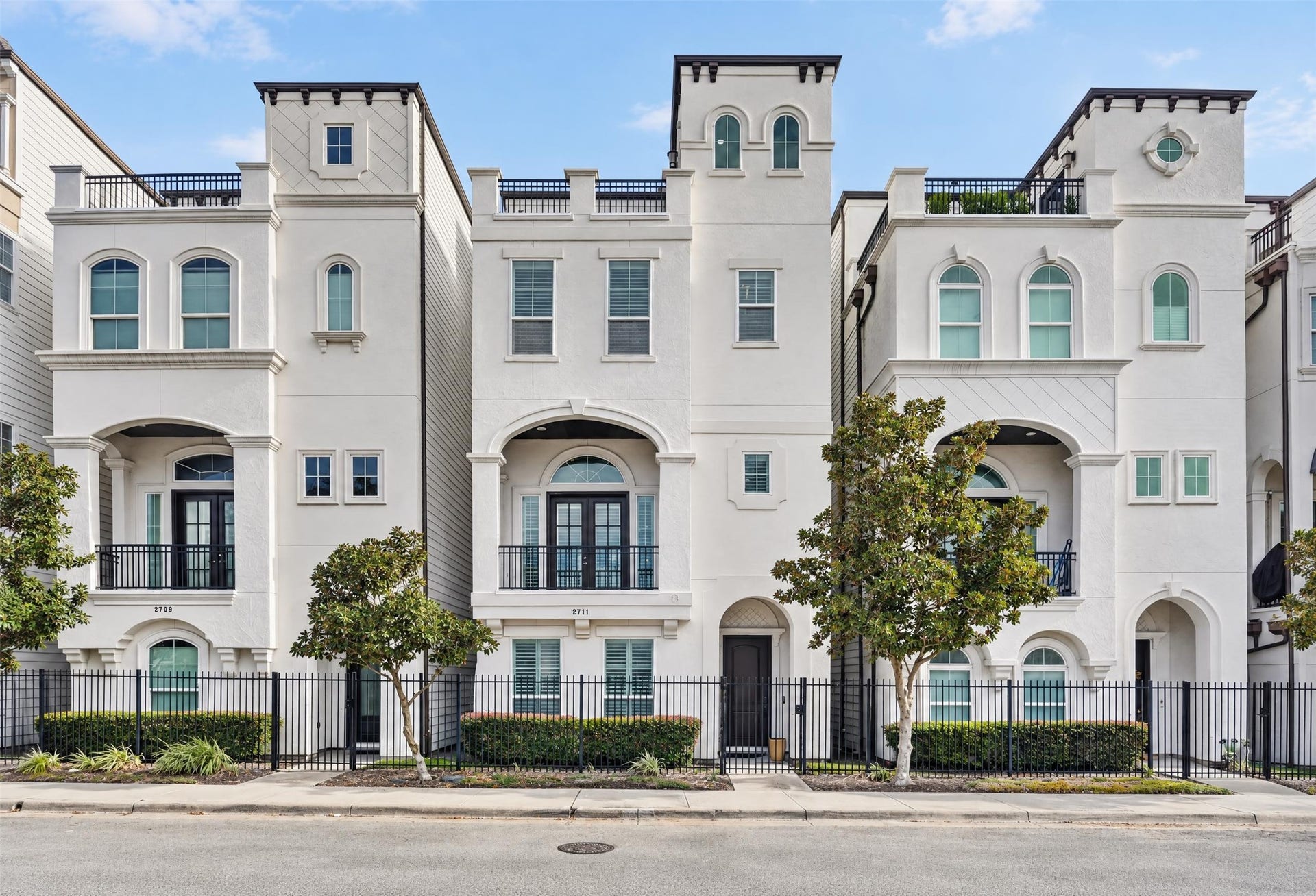 2711 Kennedy Street, Houston, TX 77003 Gated front entrance