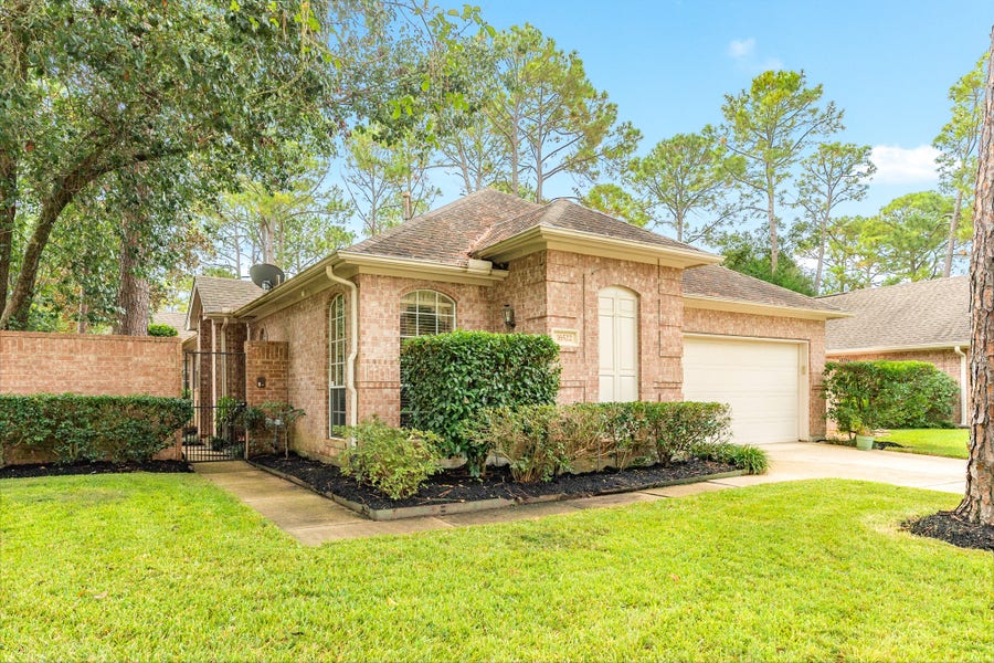 Property photo for 16522 Shadow Path Drive, Pasadena, TX